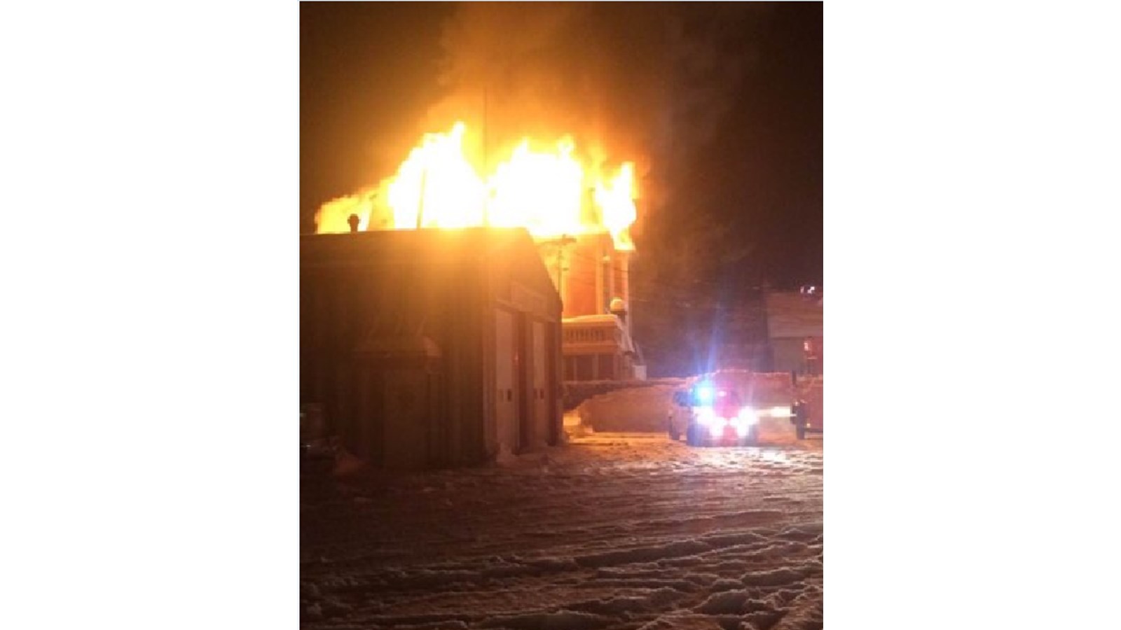 Un incendie majeur ravage un immeuble à condos à Les Coteaux