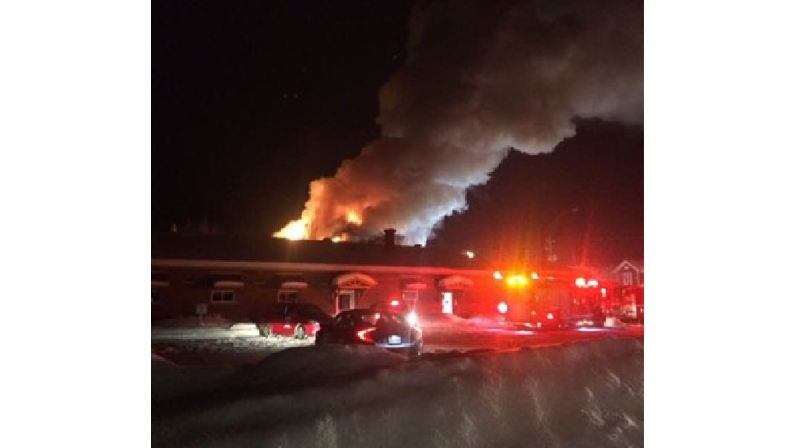 Un incendie majeur ravage un immeuble à condos à Les Coteaux