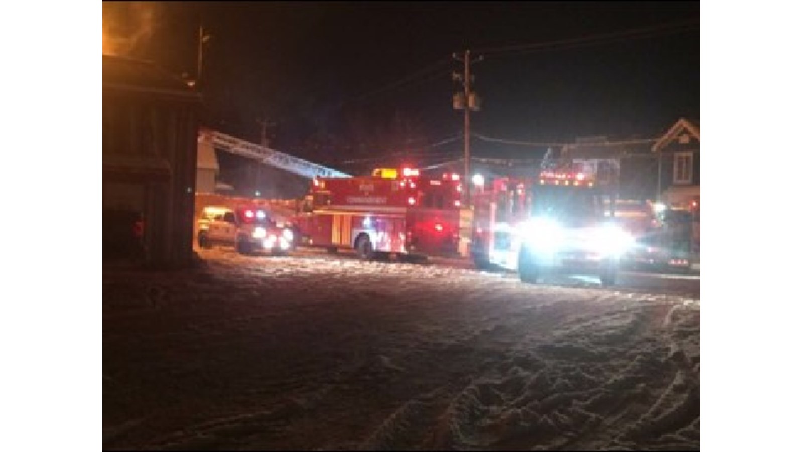 Un incendie majeur ravage un immeuble à condos à Les Coteaux