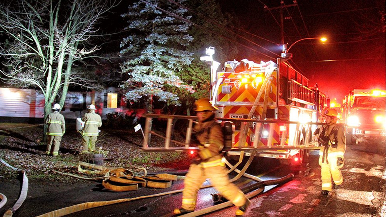 Les pompiers sauvent une maison en flammes in extremis sur le chemin de l’Anse à Rigaud