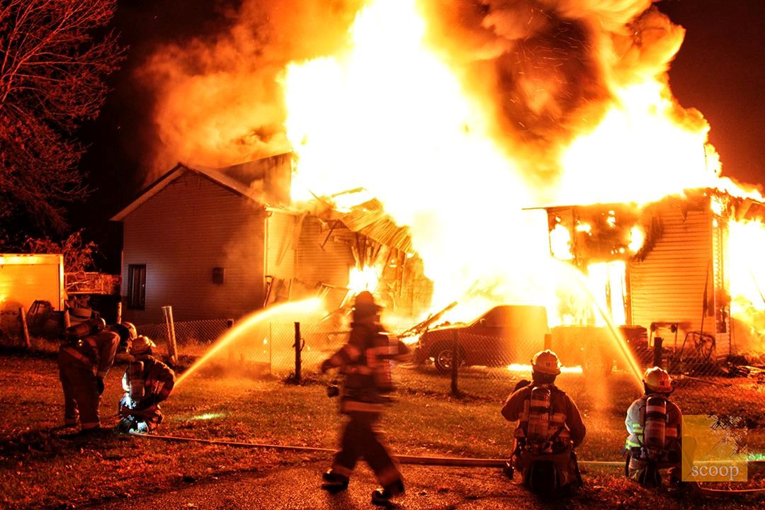 Des voleurs mettent le feu au garage
