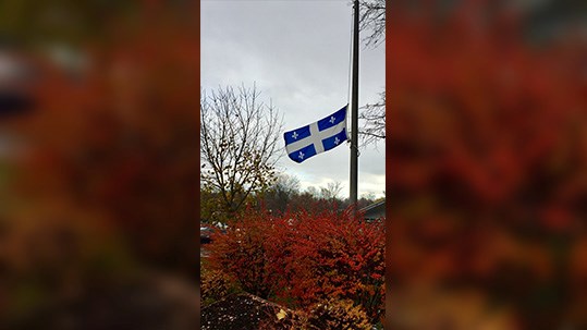 La Ville de L'Île-Perrot met son drapeau en berne.