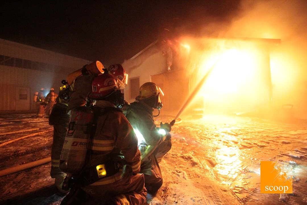 Une écurie est totalement détruite par les flammes à Sainte-Marthe