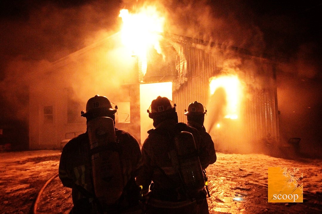 Une écurie est totalement détruite par les flammes à Sainte-Marthe