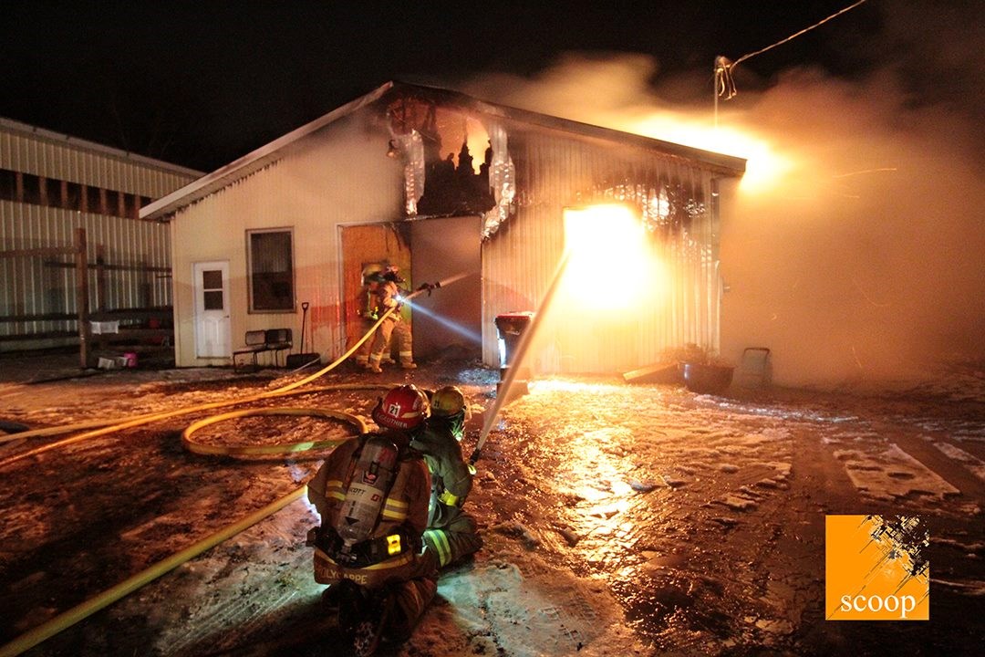 Une écurie est totalement détruite par les flammes à Sainte-Marthe