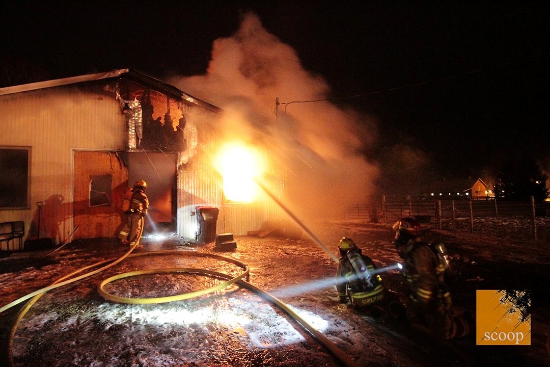 Une écurie est totalement détruite par les flammes à Sainte-Marthe