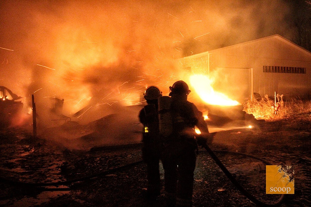 Une écurie est totalement détruite par les flammes à Sainte-Marthe