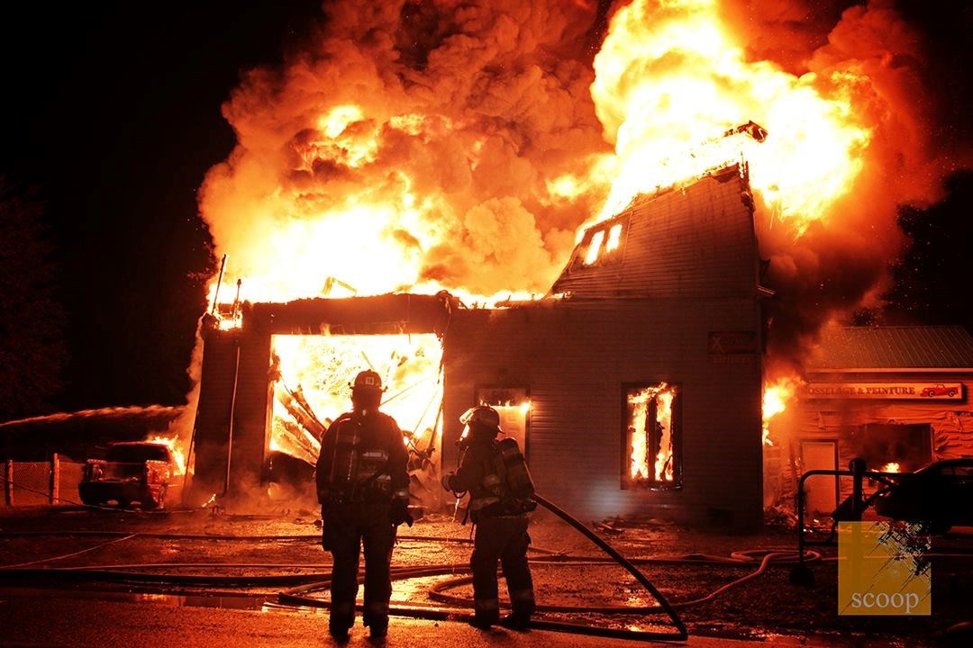 Incendie au garage Labrecque : un homme et une femme ont été arrêtés