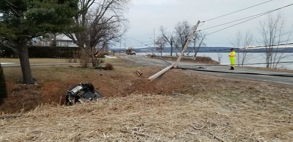 Violente sortie de route sur le chemin de l'Anse à Vaudreuil-Dorion