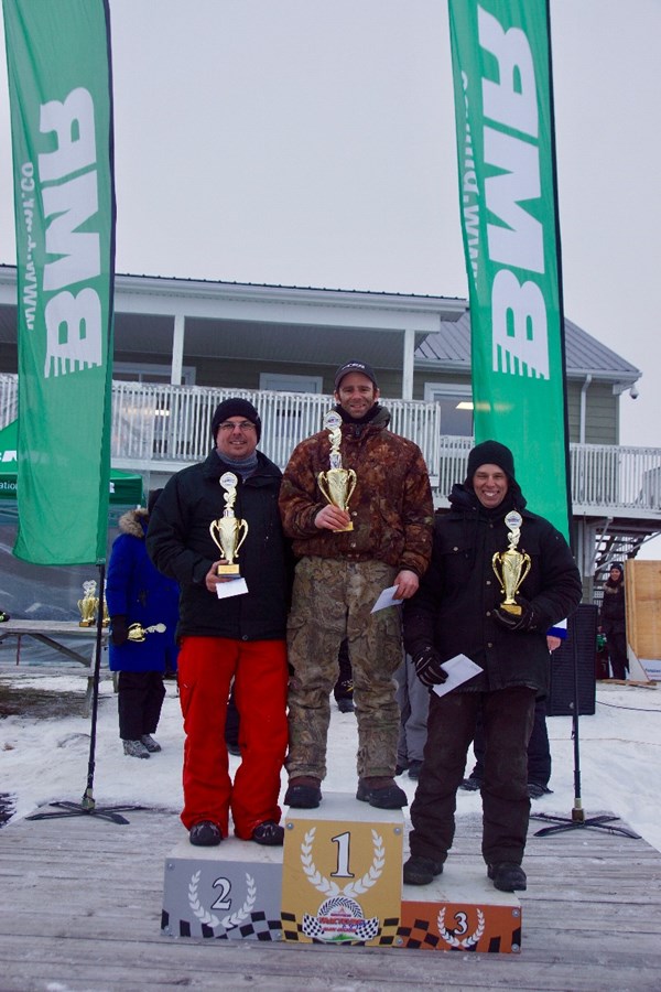 Une deuxième édition réussie pour le Grand prix de tracteurs à gazon sur glace