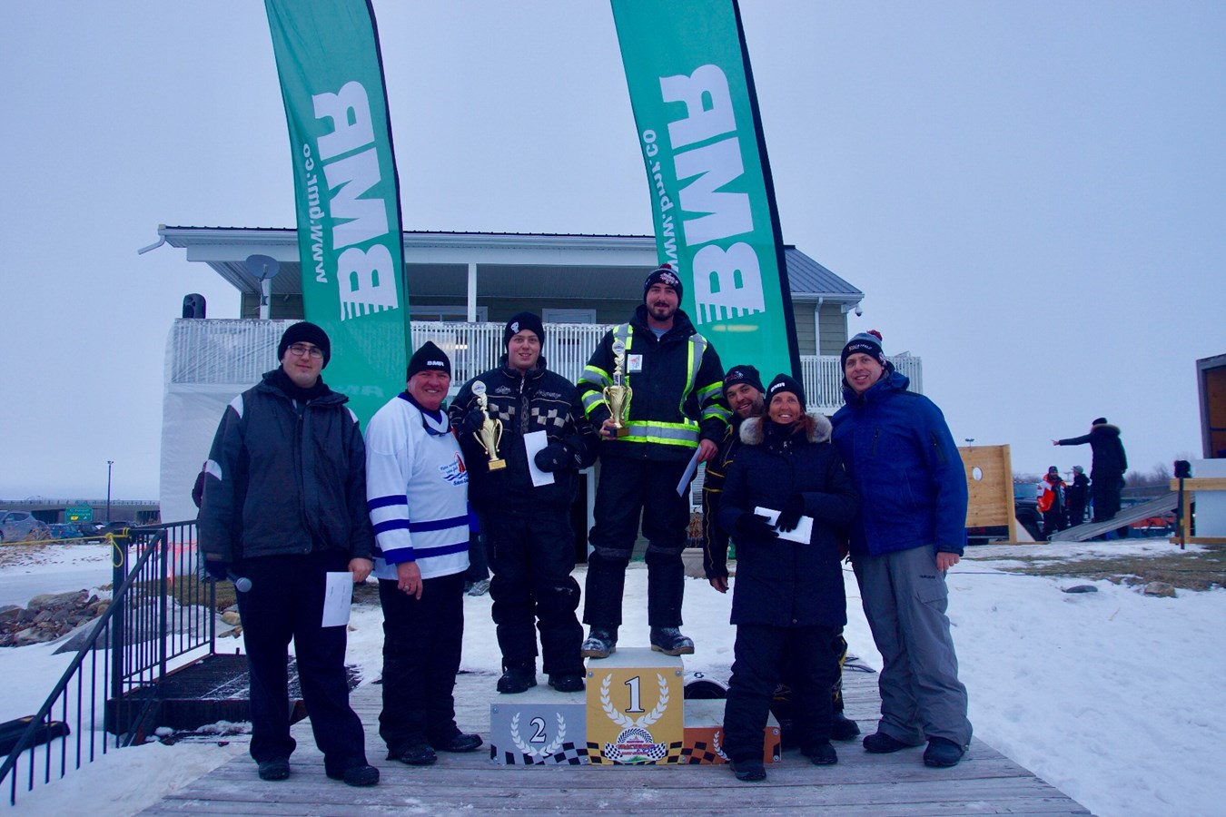 Une deuxième édition réussie pour le Grand prix de tracteurs à gazon sur glace
