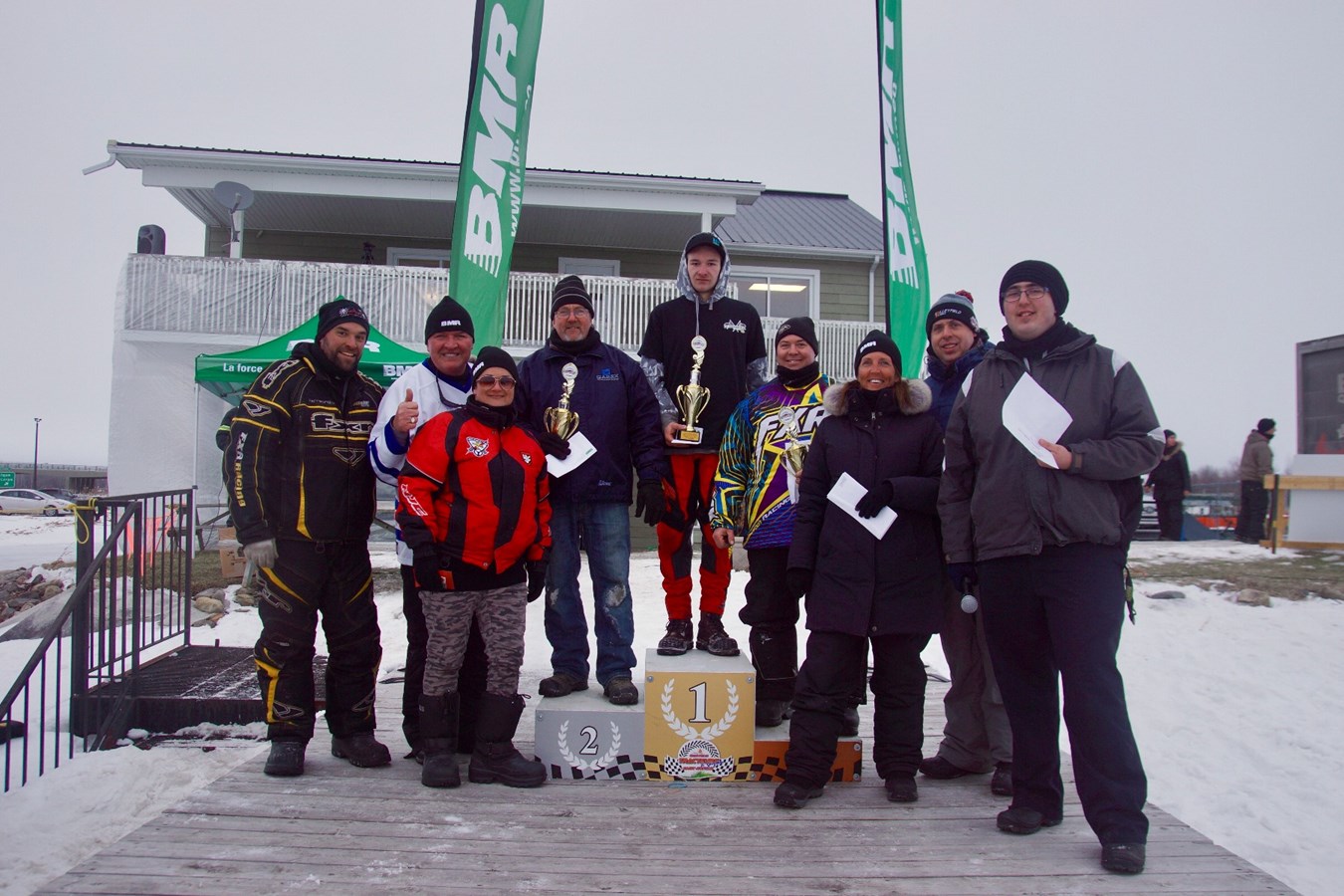 Une deuxième édition réussie pour le Grand prix de tracteurs à gazon sur glace
