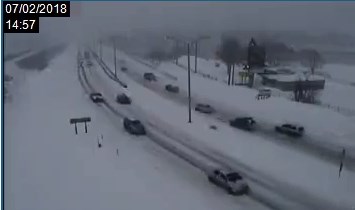 La chaussée sur le pont Taschereau à Vaudreuil-Dorion est très enneigée.