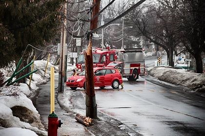 Un camion percute un poteau d'Hydro-Québec à Coteau-du-Lac