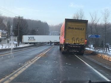 Un camion dérape sur la route 201 à Sainte-Marthe