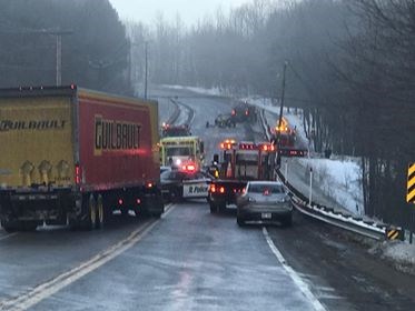 Un camion dérape sur la route 201 à Sainte-Marthe