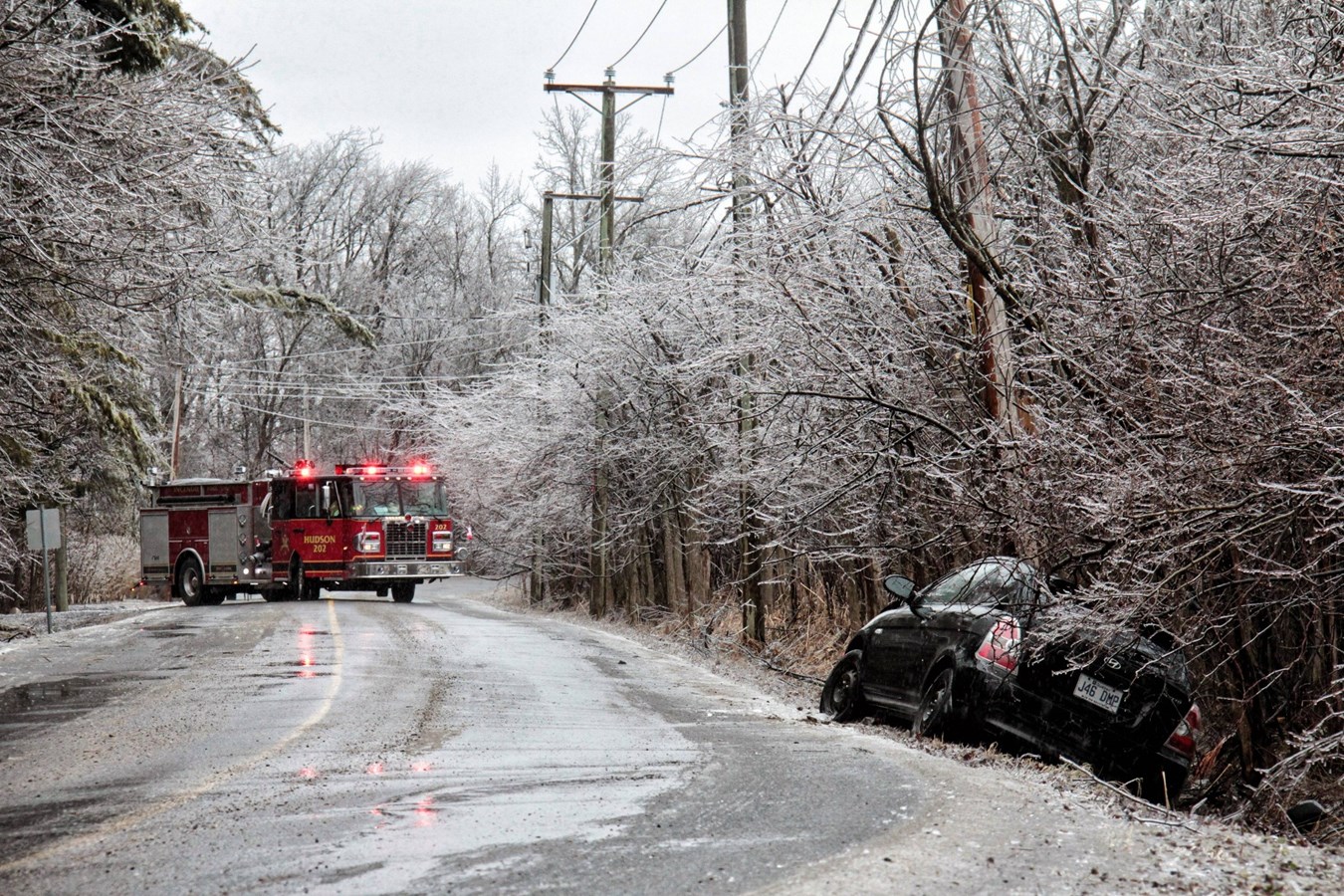 Un accident force la fermeture de la rue Main à Hudson, aux limites de Vaudreuil-Dorion