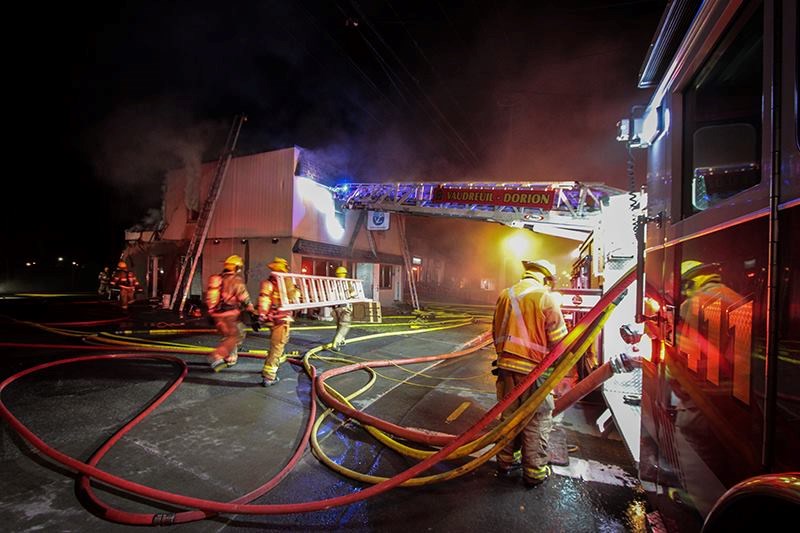 L'incendie du mythique bar à l'Ancre en images