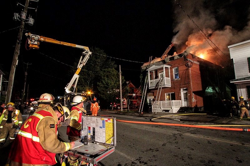 Un violent incendie est présentement en cours à Rigaud