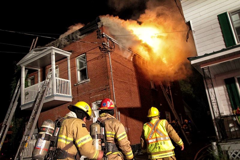 Un violent incendie est présentement en cours à Rigaud