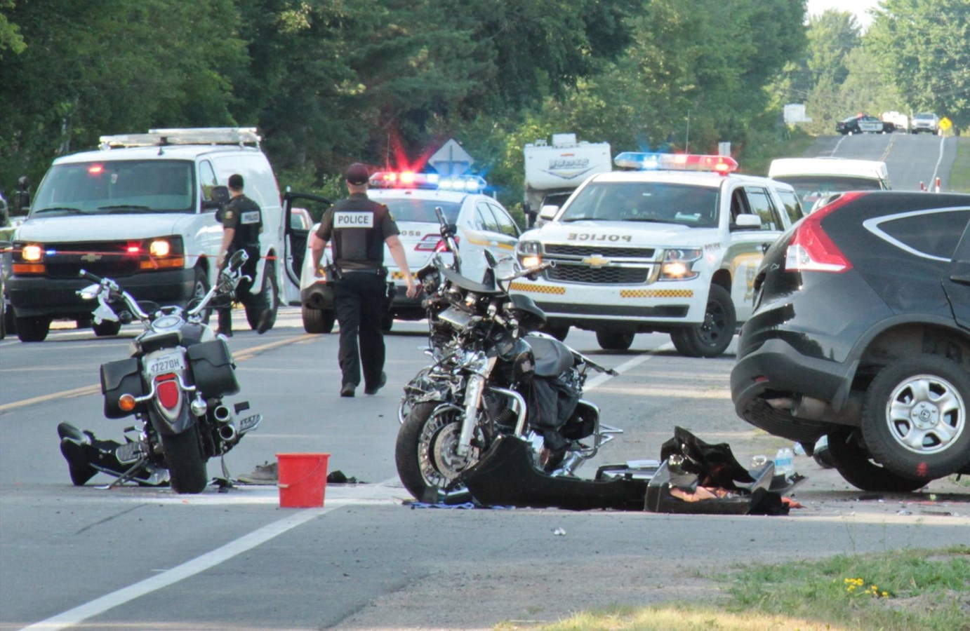 Une collision entre une voiture et deux motos fait un mort et un blessé grave 