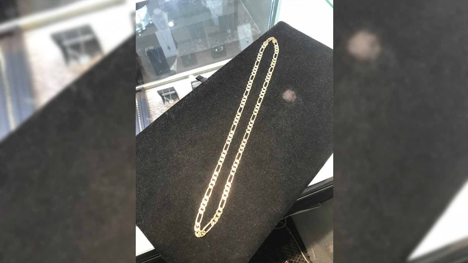Vraie fraude, faux bijoux