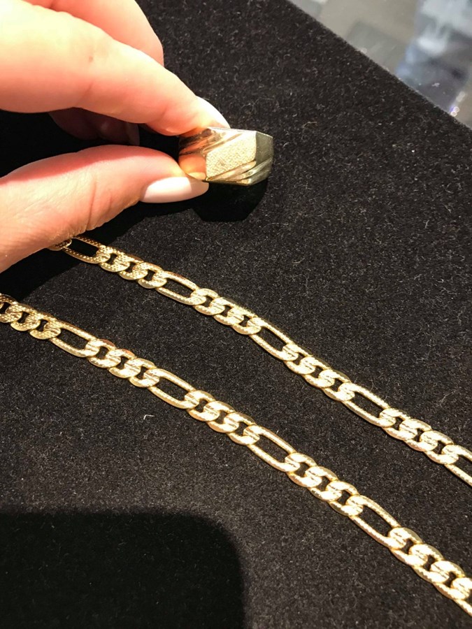 Vraie fraude, faux bijoux