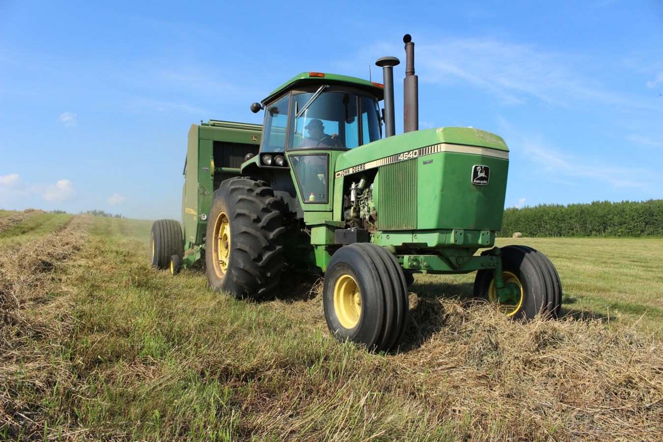 L'agriculteur décédé sous son tracteur tentait d'enlever une souche