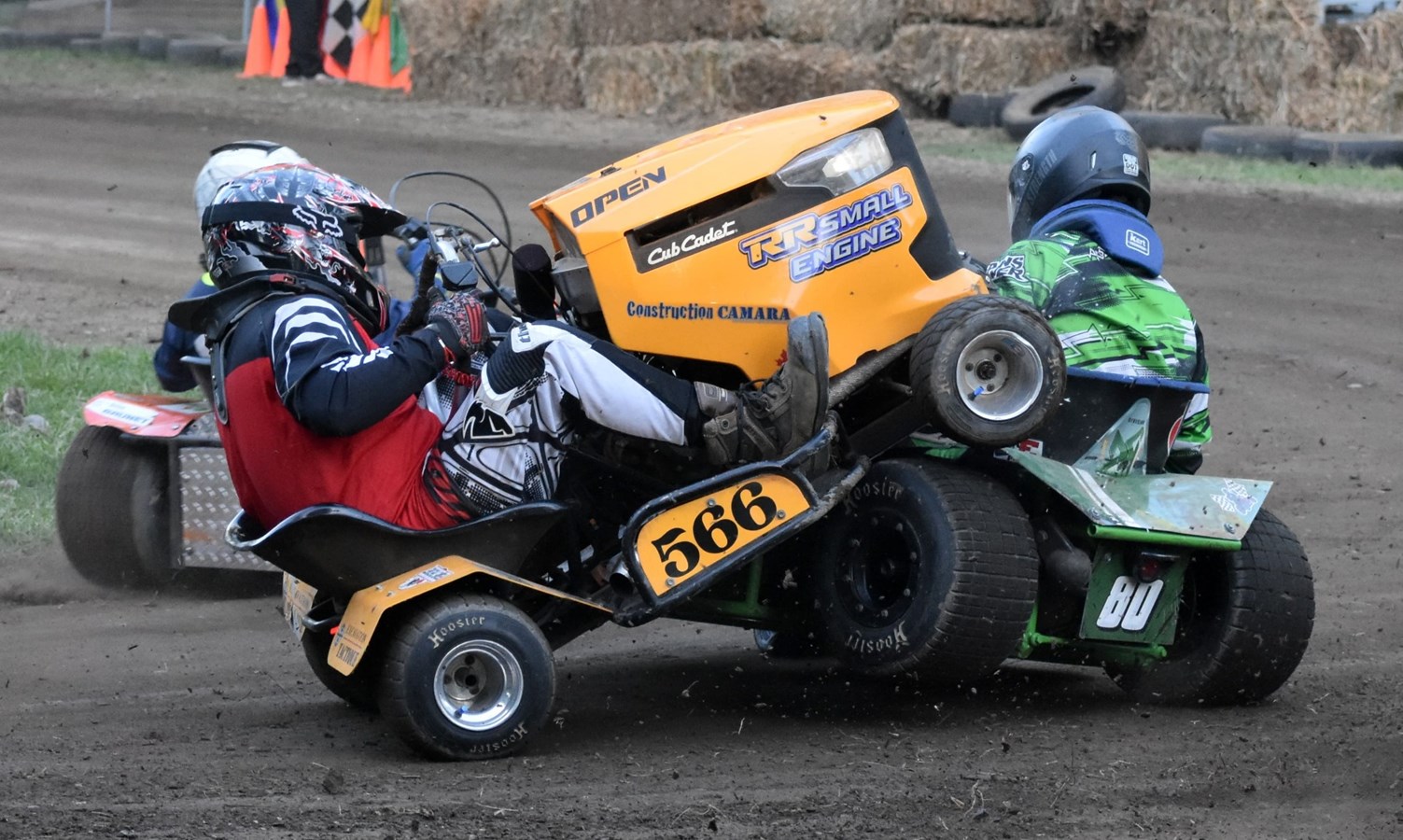 Le Grand prix de tracteurs à gazon de Saint-Zotique en met plein la vue à ses spectateurs