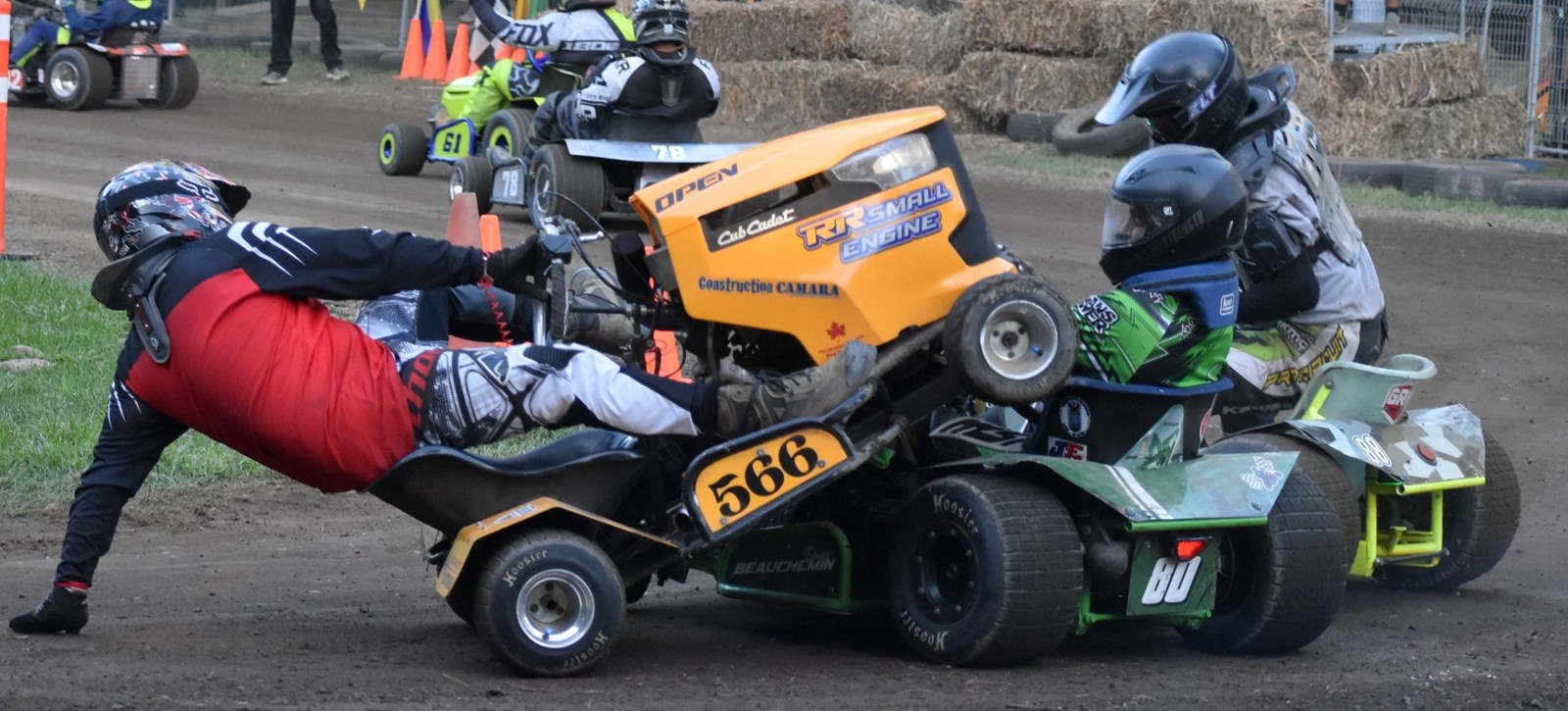 Le Grand prix de tracteurs à gazon de Saint-Zotique en met plein la vue à ses spectateurs