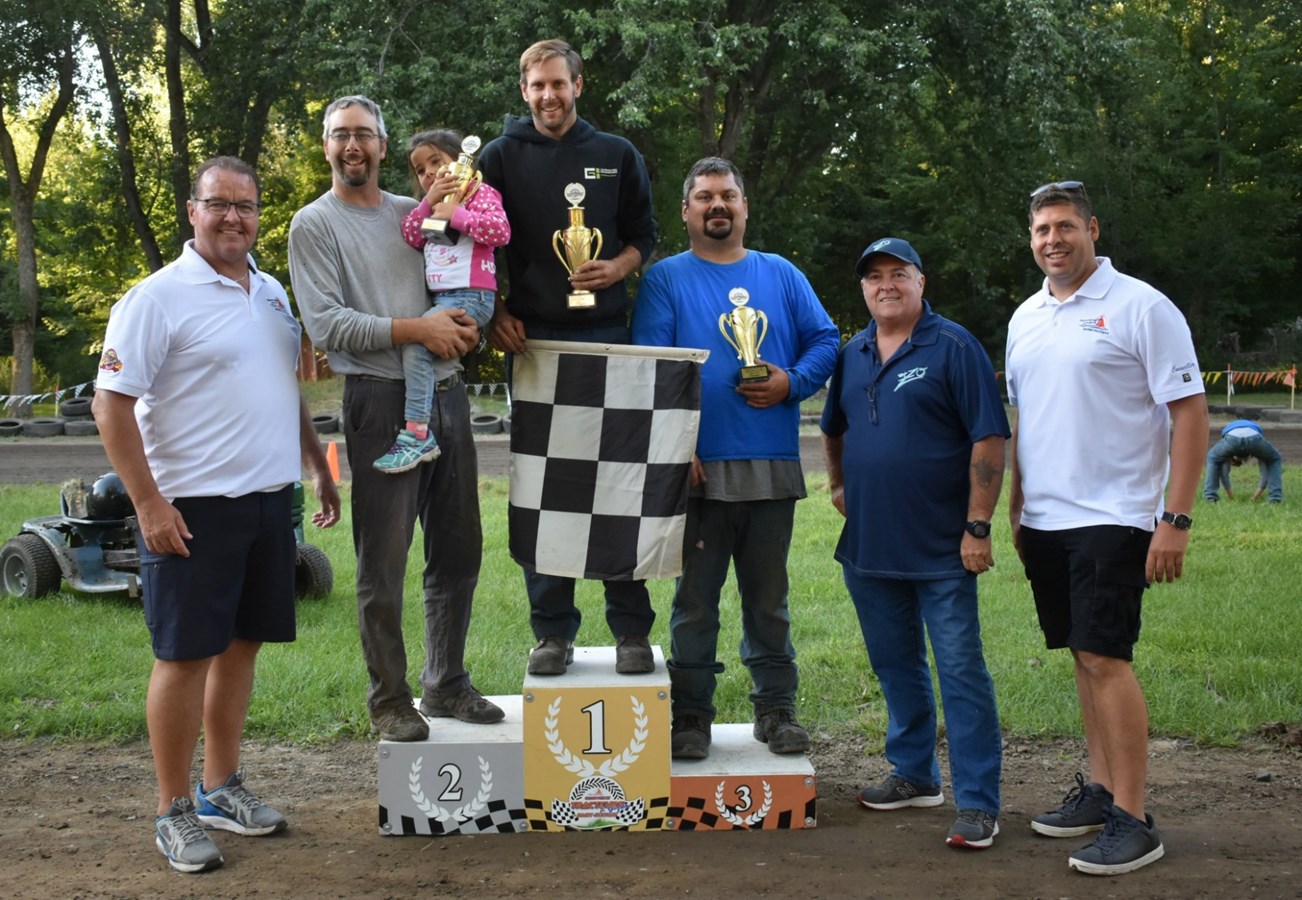 Le Grand prix de tracteurs à gazon de Saint-Zotique en met plein la vue à ses spectateurs