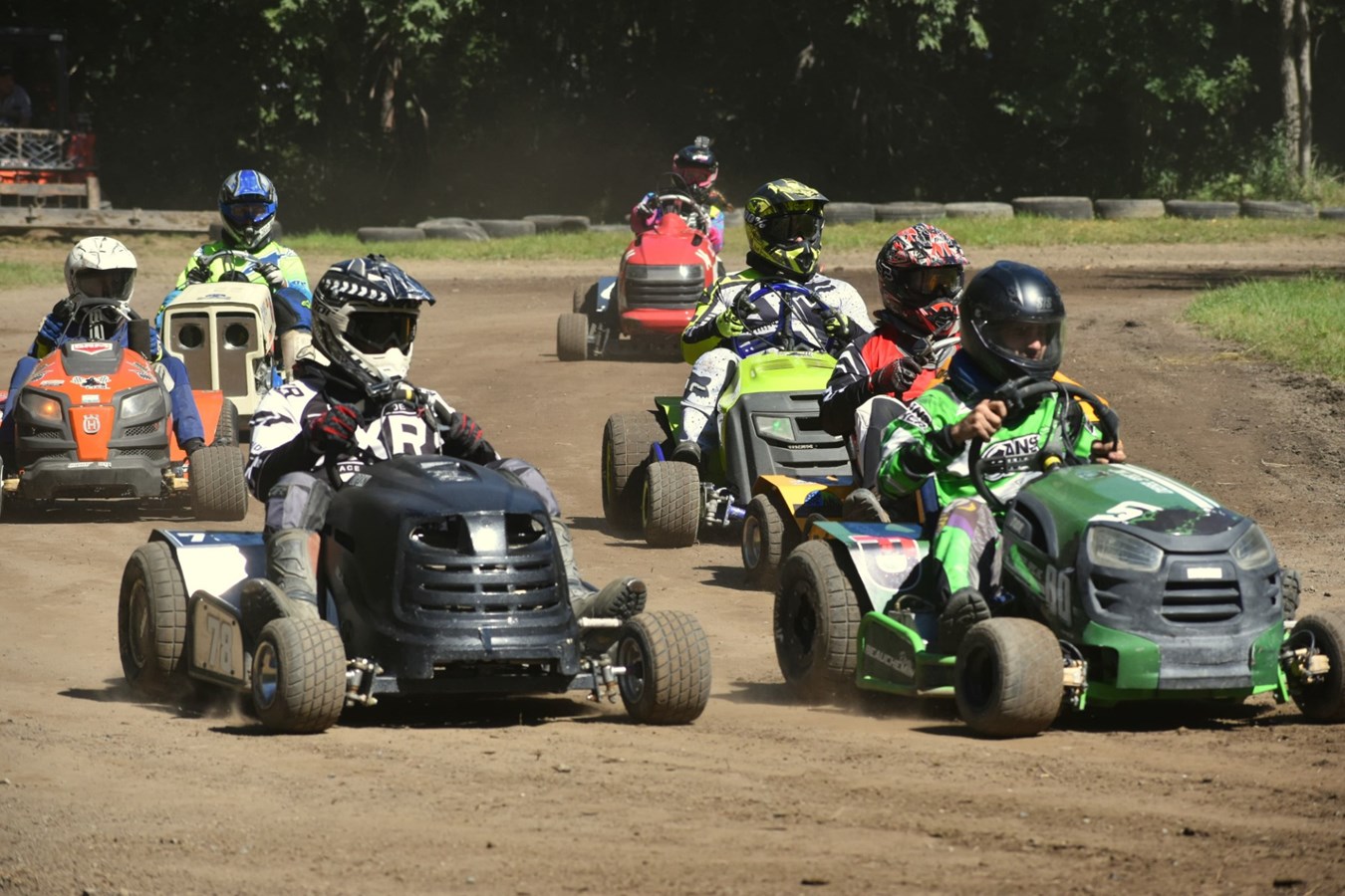Le Grand prix de tracteurs à gazon de Saint-Zotique en met plein la vue à ses spectateurs