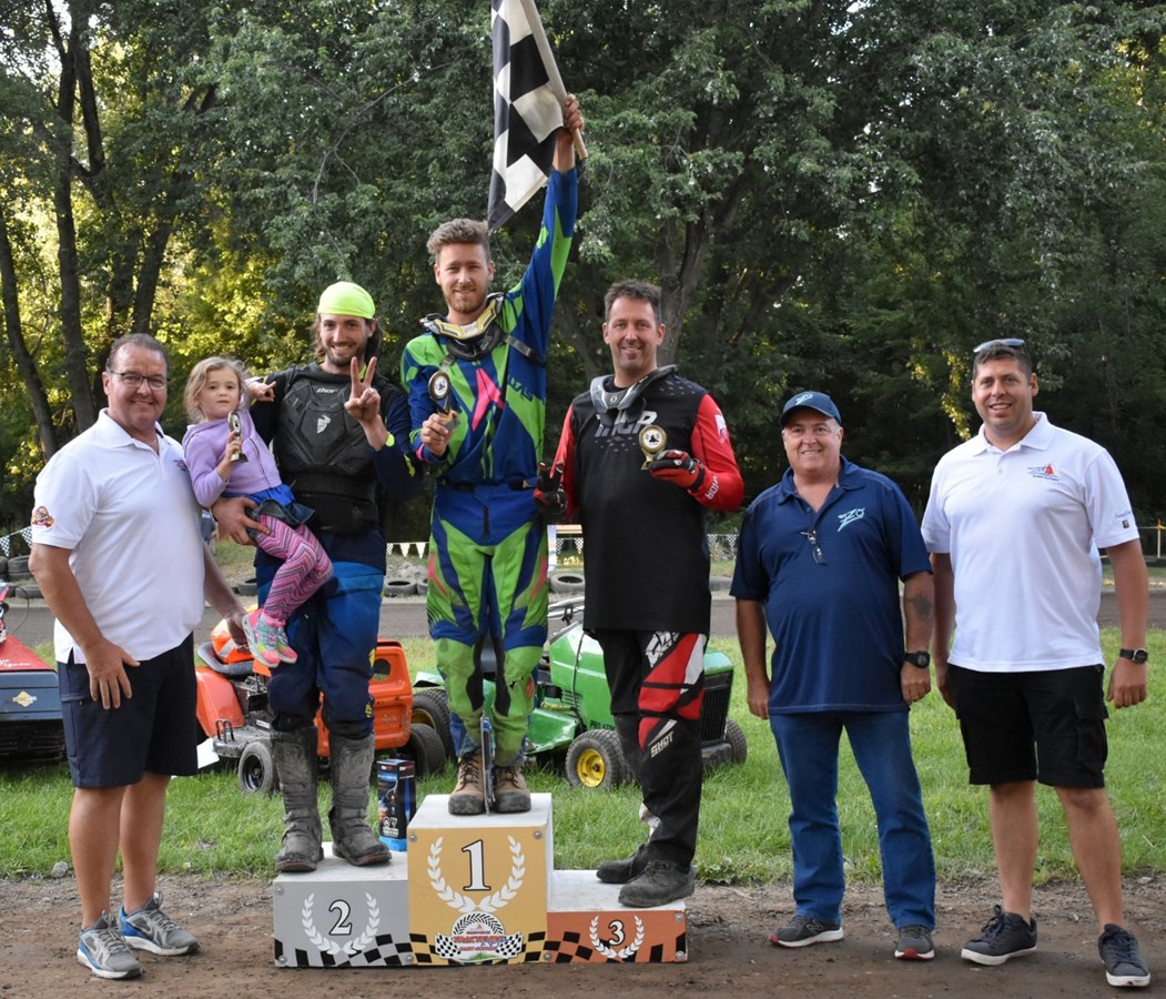 Le Grand prix de tracteurs à gazon de Saint-Zotique en met plein la vue à ses spectateurs