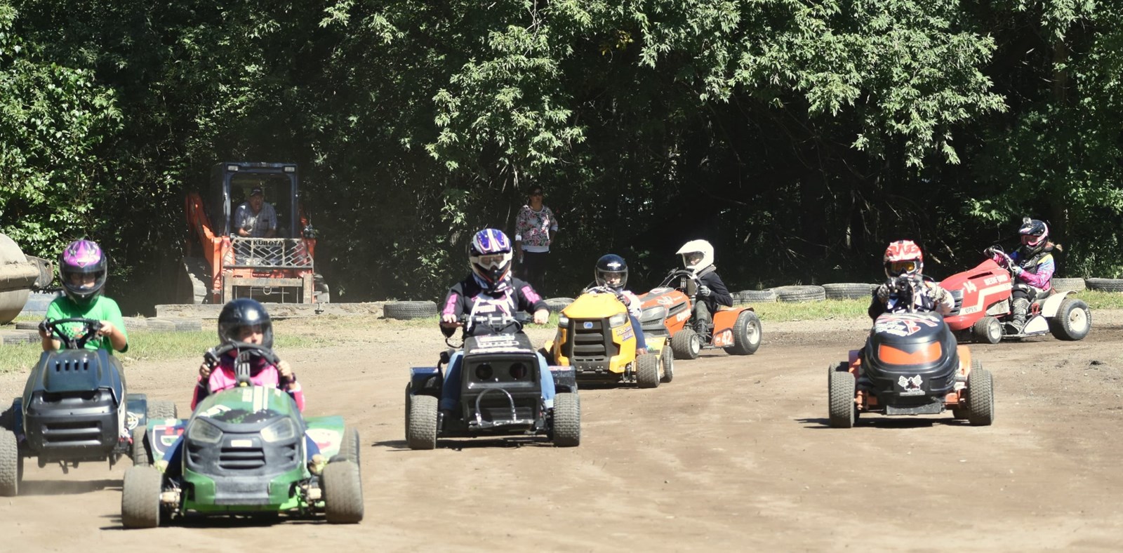 Le Grand prix de tracteurs à gazon de Saint-Zotique en met plein la vue à ses spectateurs