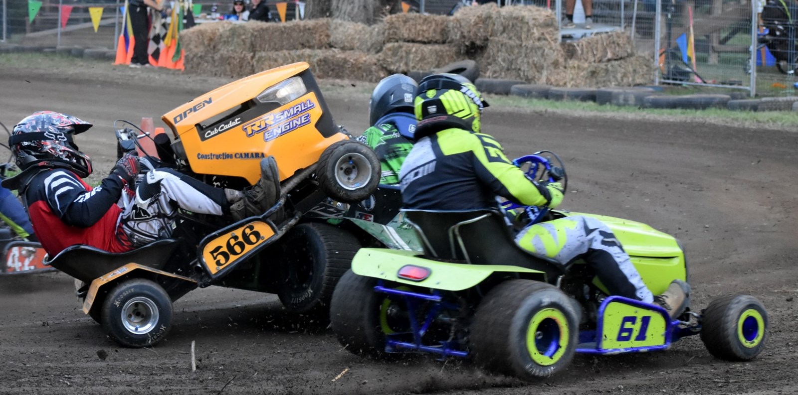 Le Grand prix de tracteurs à gazon de Saint-Zotique en met plein la vue à ses spectateurs