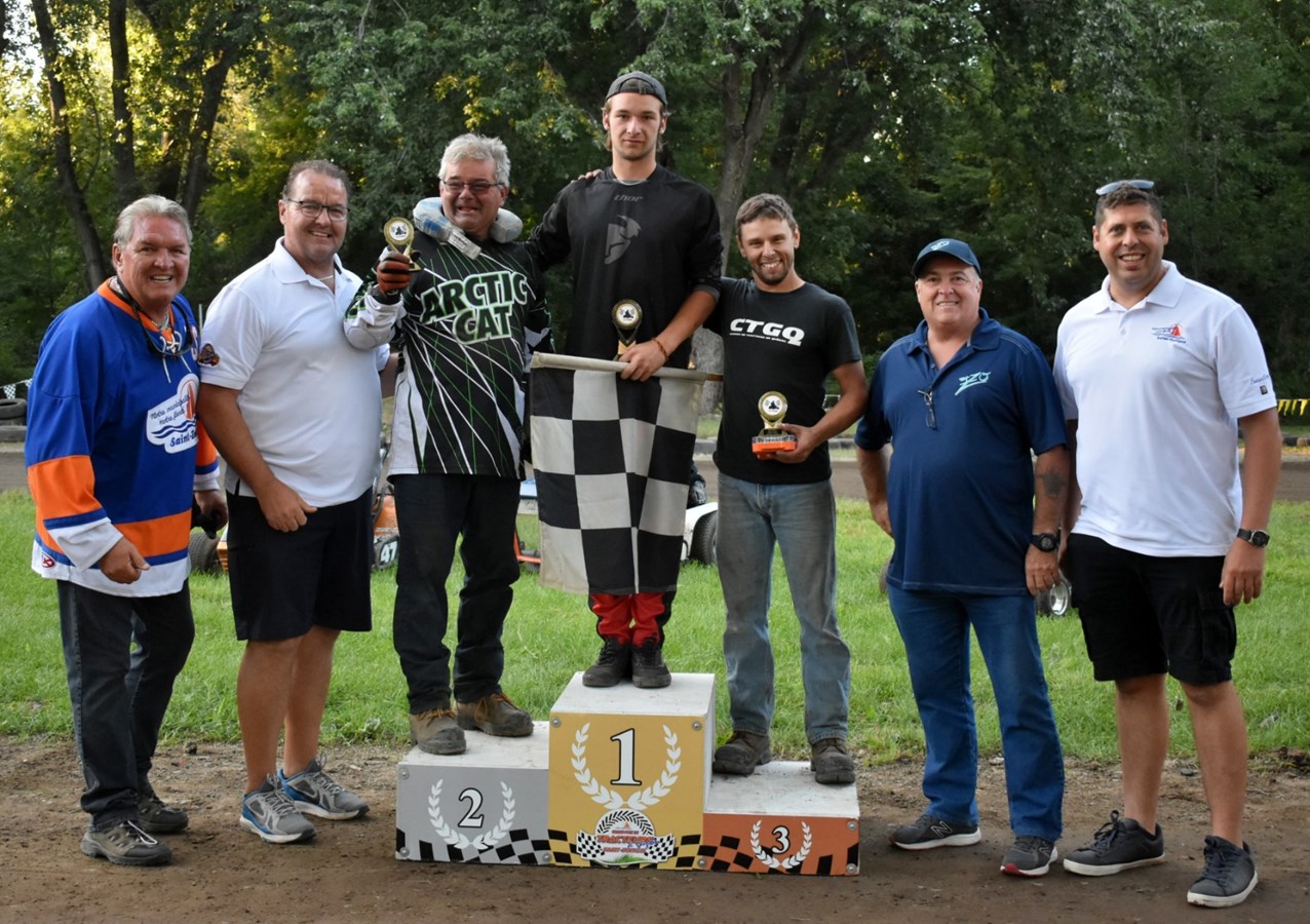 Le Grand prix de tracteurs à gazon de Saint-Zotique en met plein la vue à ses spectateurs