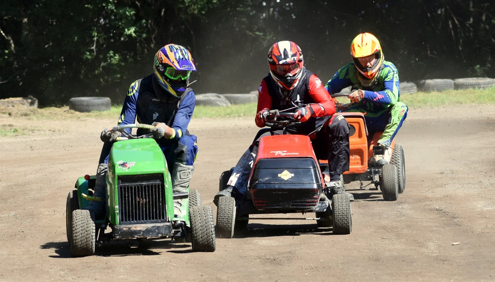 Le Grand prix de tracteurs à gazon de Saint-Zotique en met plein la vue à ses spectateurs