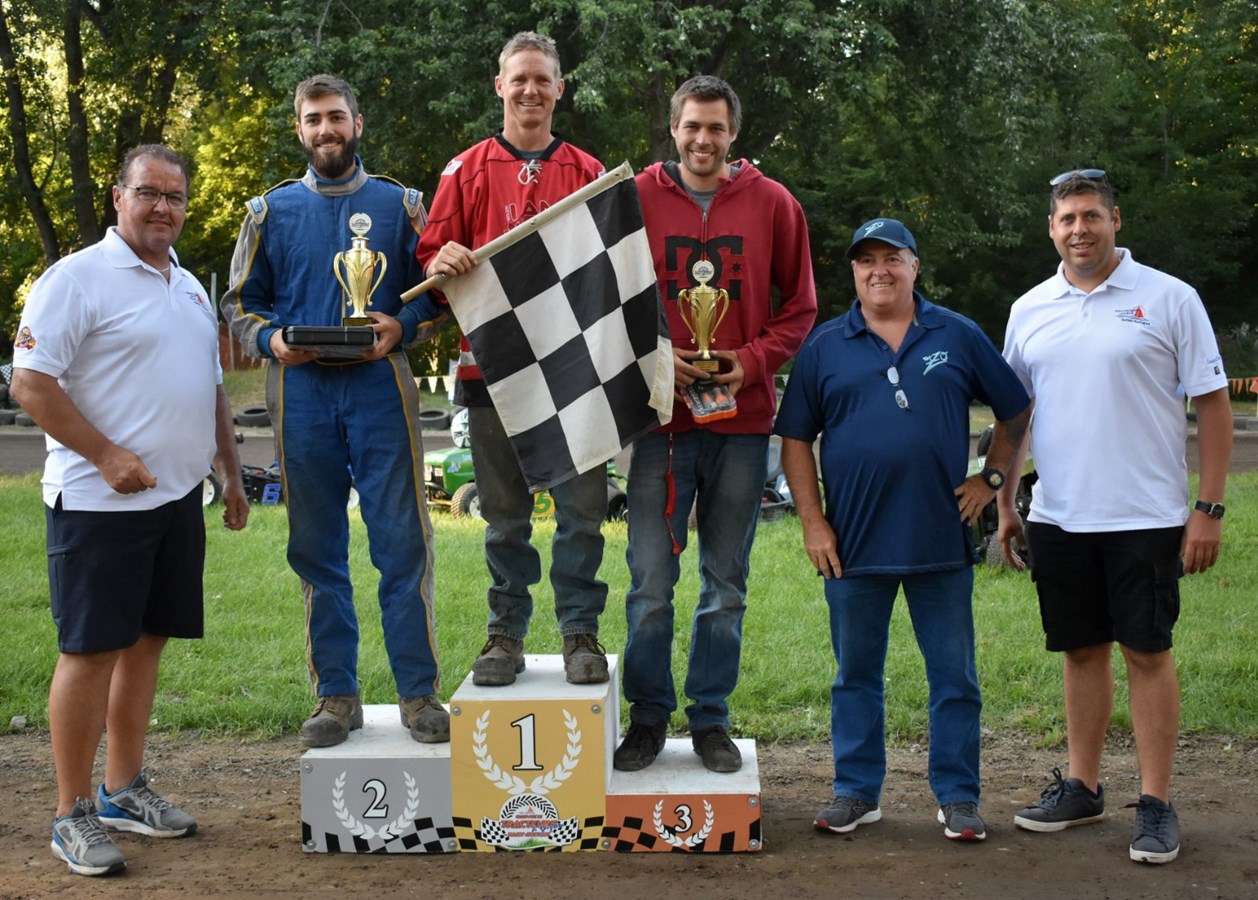 Le Grand prix de tracteurs à gazon de Saint-Zotique en met plein la vue à ses spectateurs