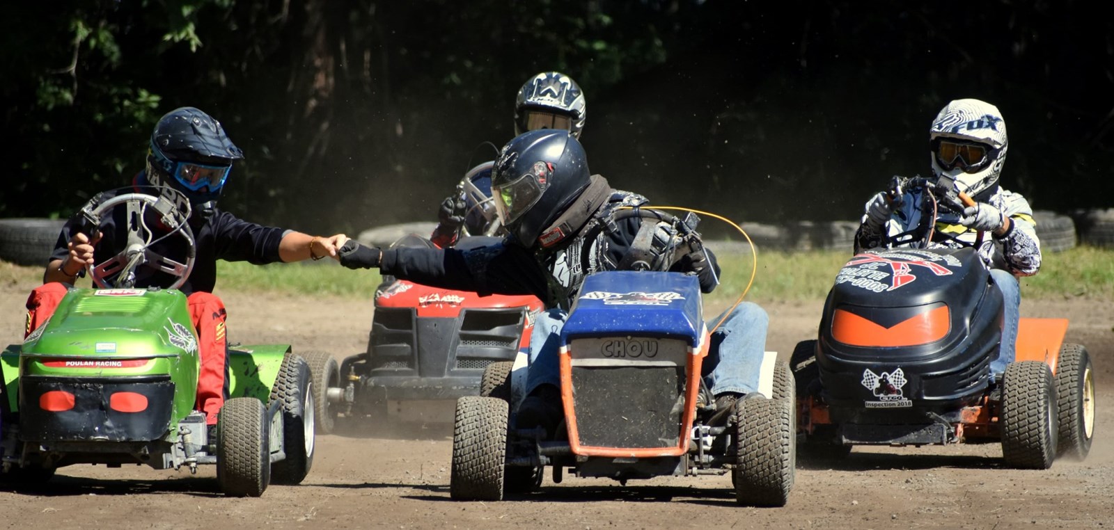 Le Grand prix de tracteurs à gazon de Saint-Zotique en met plein la vue à ses spectateurs