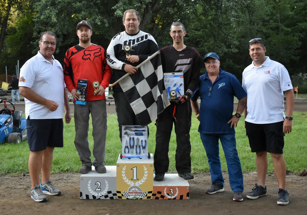 Le Grand prix de tracteurs à gazon de Saint-Zotique en met plein la vue à ses spectateurs