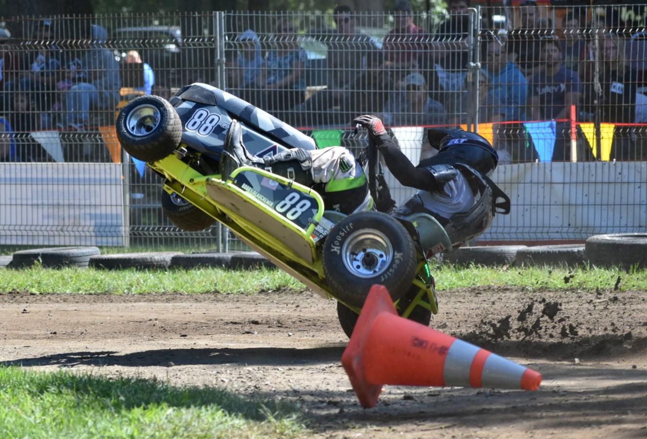 Le Grand prix de tracteurs à gazon de Saint-Zotique en met plein la vue à ses spectateurs