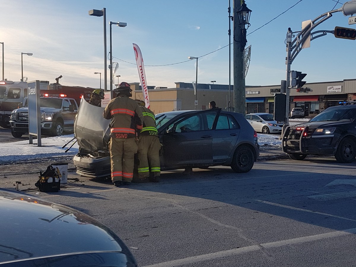 Collision sur l'avenue St-Charles à Vaudreuil-Dorion