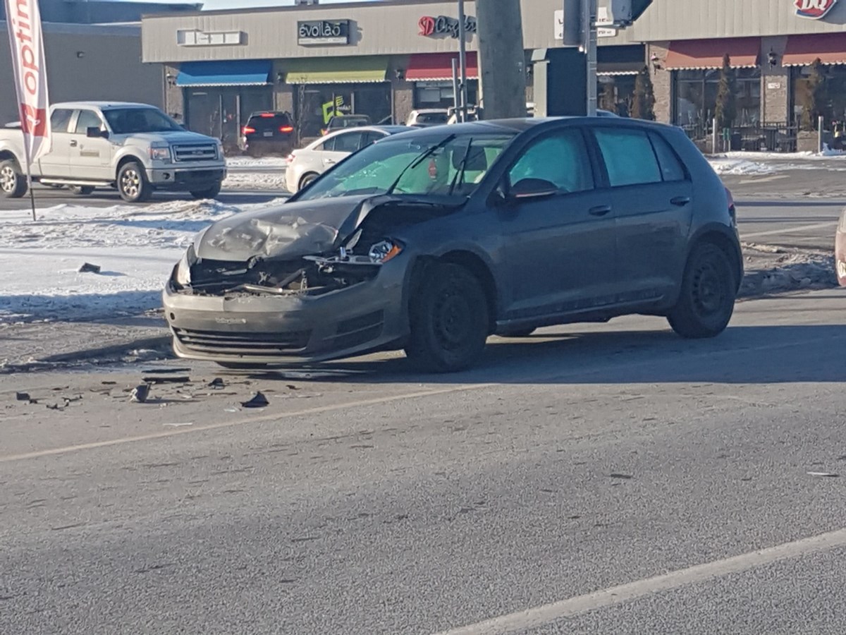 Collision sur l'avenue St-Charles à Vaudreuil-Dorion
