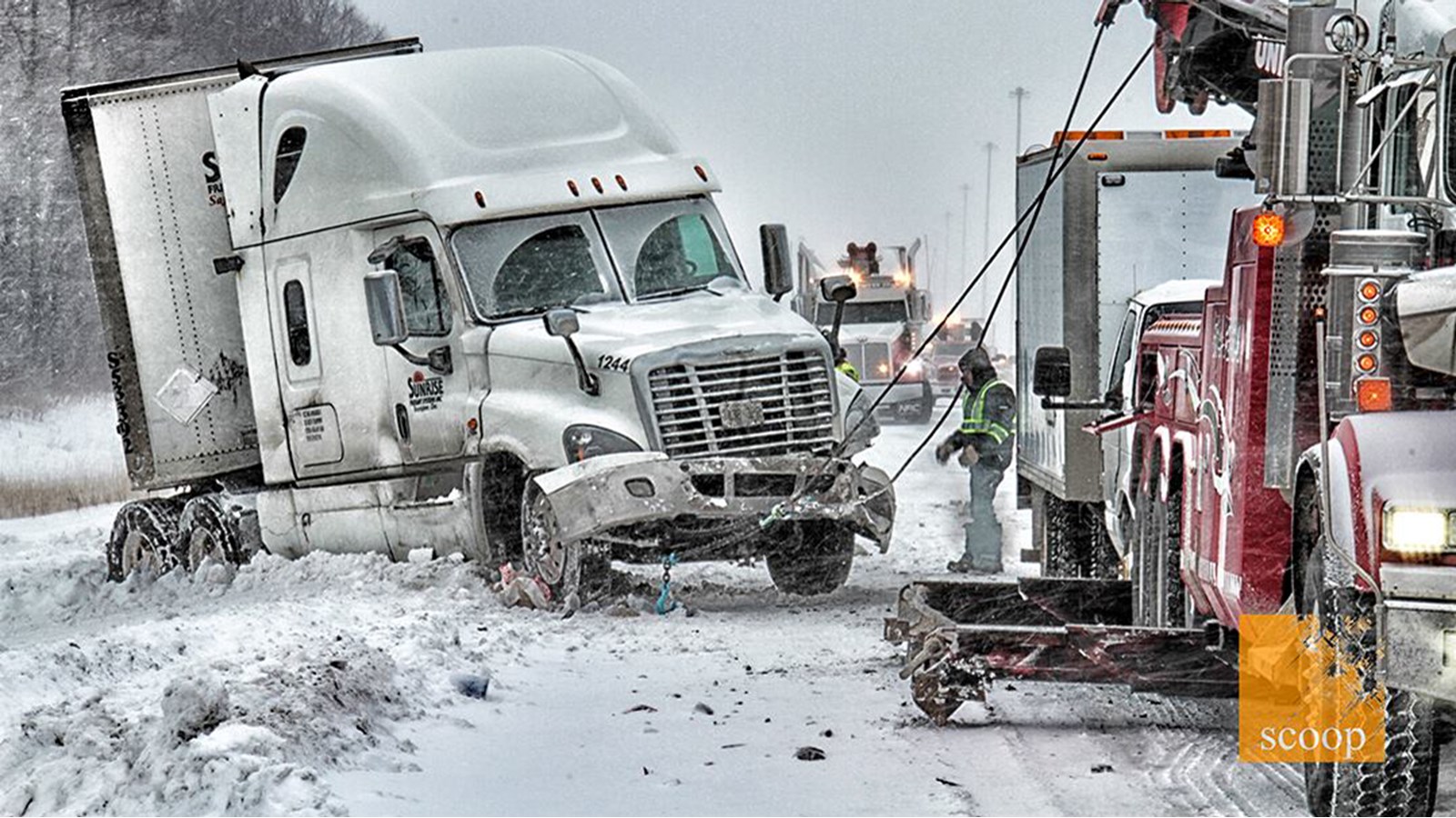 Deux poids lourds sont entrés en collision sur l'autoroute 20 à Coteau-du-Lac.
