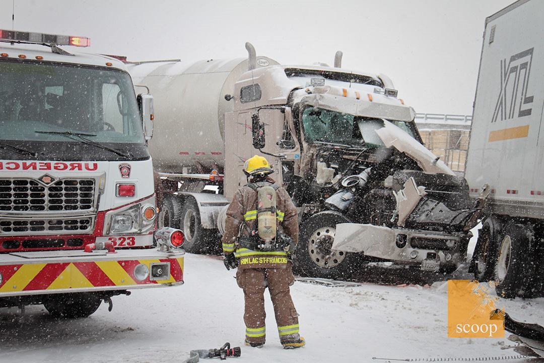 Accident impliquant deux poids lourds à Saint-Zotique