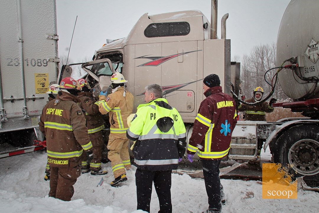 Accident impliquant deux poids lourds à Saint-Zotique