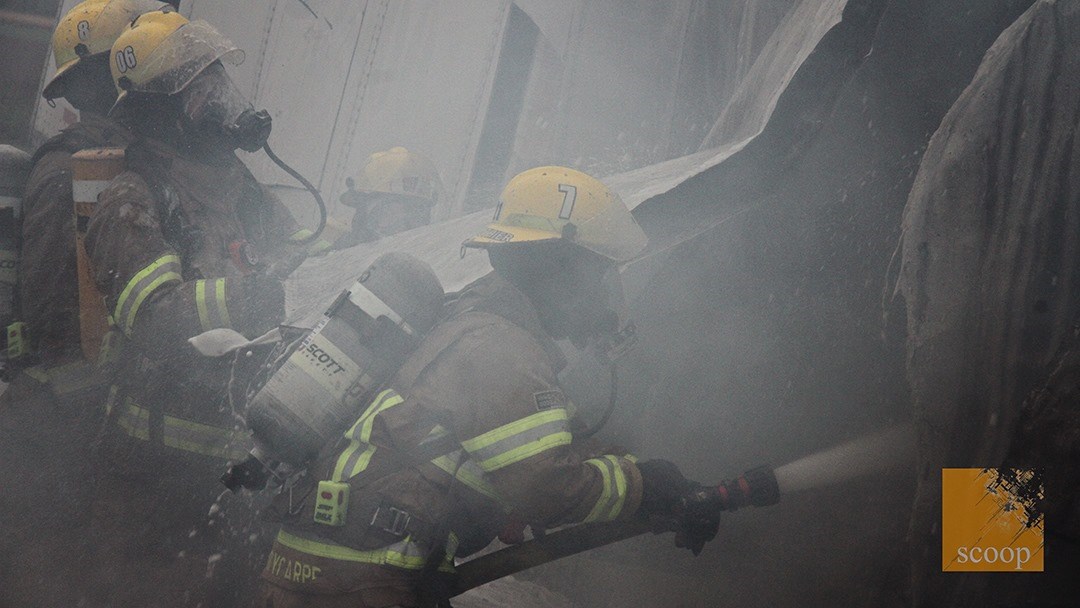 Un camion en flamme sur l'autoroute 20 ouest cause un important bouchon de circulation