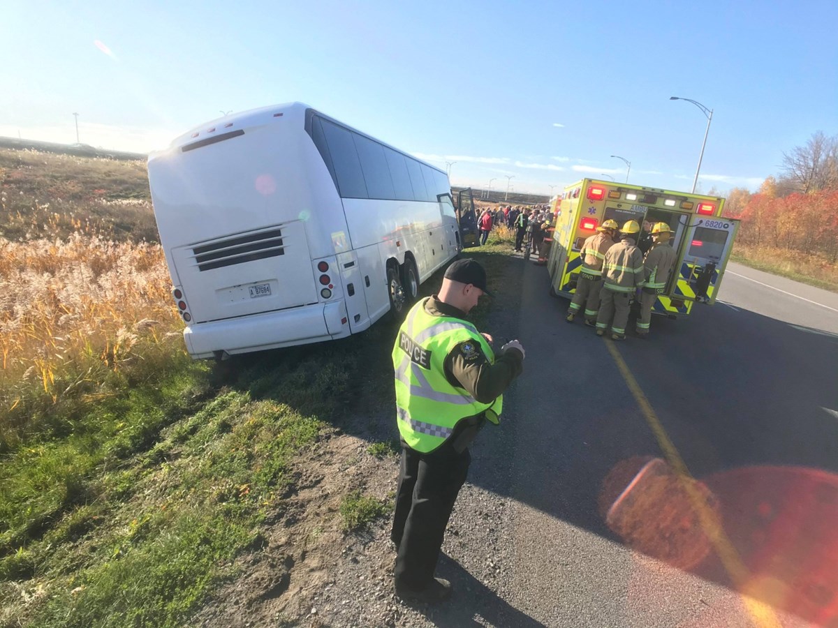Un autobus fait une sortie de route à Vaudreuil-Dorion