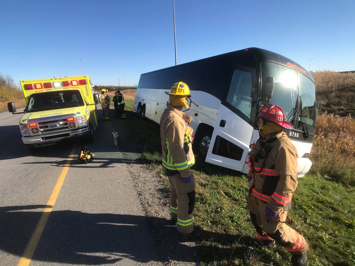 Un autobus fait une sortie de route à Vaudreuil-Dorion