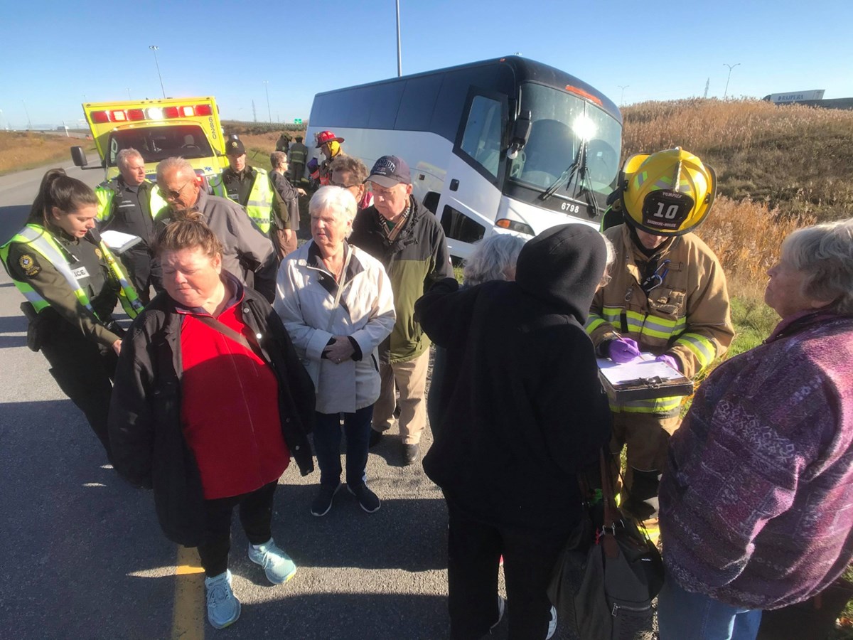 Un autobus fait une sortie de route à Vaudreuil-Dorion